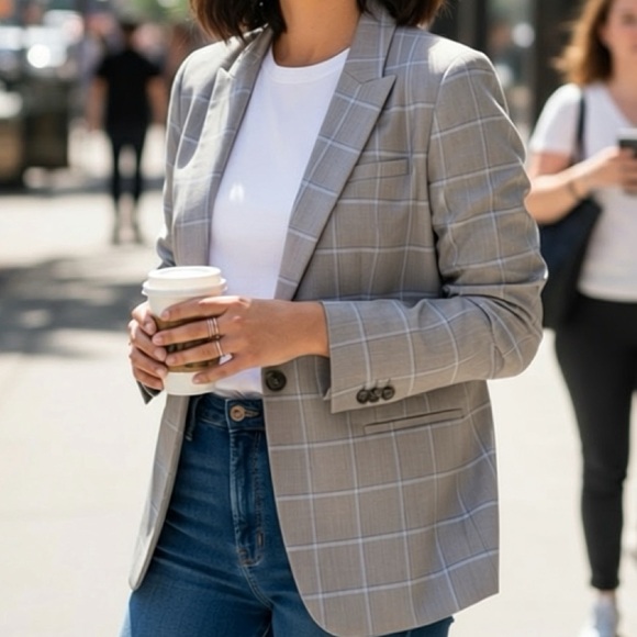NWT Banana Republic Light Tan Gray with blue Checkered Blazer size 6 officecore